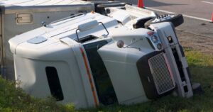 Read more about the article What Are Common Types of Truck Accidents?